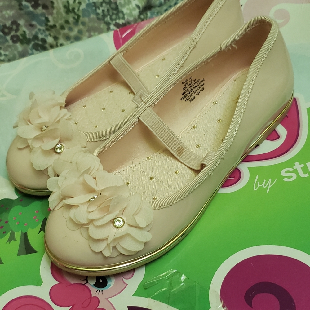 Girl shoes
